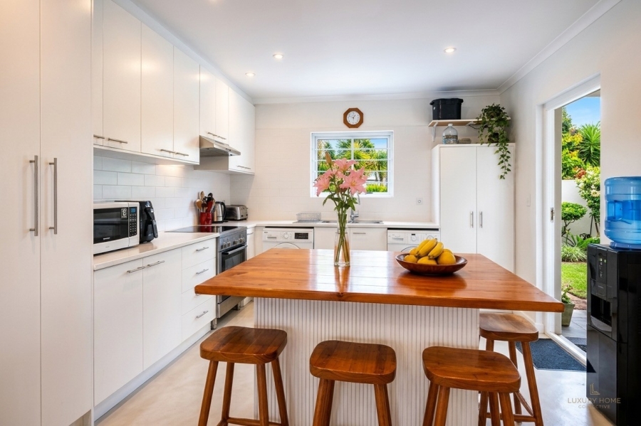 To Let 4 Bedroom Property for Rent in Sunningdale Western Cape